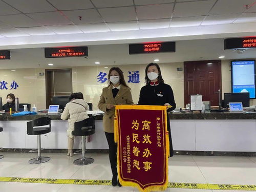 三比一提升 政務(wù)服務(wù)有溫度，企業(yè)點(diǎn)贊贈(zèng)錦旗，網(wǎng)絡(luò)預(yù)約出租汽車經(jīng)營服務(wù)優(yōu)化升級(jí)